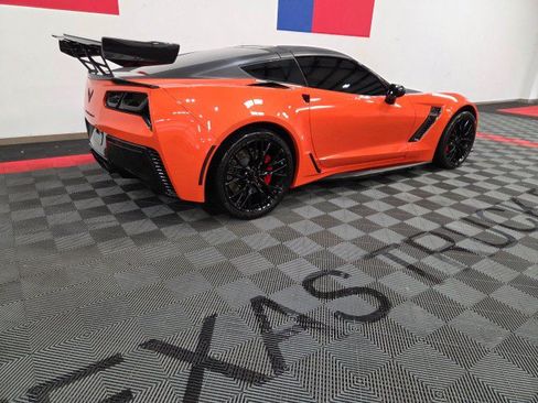 Used 2019 Chevrolet Corvette Z06 RWD image 16