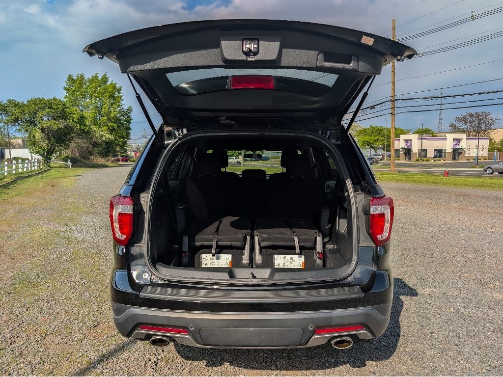 Used 2018 Ford Explorer XLT AWD/4WD image 7