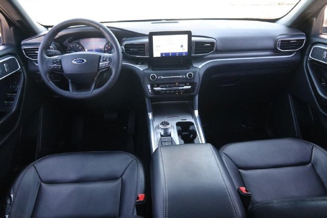 Used 2020 Ford Explorer XLT w/ Equipment Group 202A AWD/4WD image 24