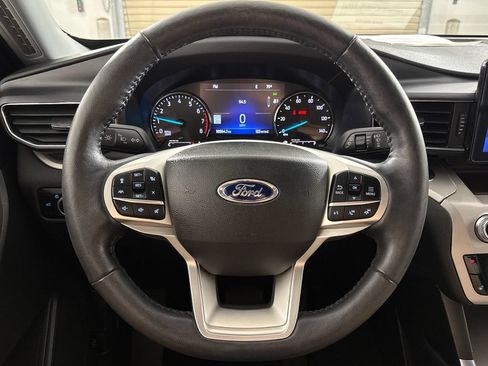 Used 2023 Ford Explorer XLT w/ Equipment Group 202A RWD image 14