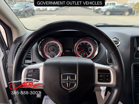 Used 2017 Dodge Grand Caravan SE w/ UConnect Hands-Free Group image 9