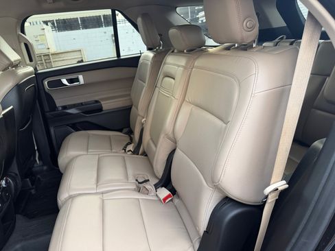Used 2020 Ford Explorer XLT w/ Equipment Group 202A RWD image 26