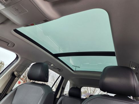 Used 2020 Volkswagen Tiguan SE image 15