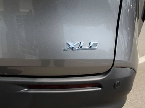 Certified 2026 Toyota Sienna XLE FWD image 17