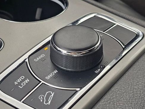 Used 2020 Jeep Grand Cherokee Altitude image 20