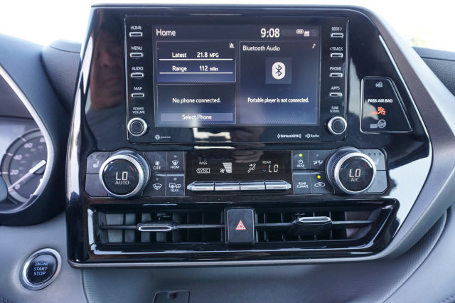 Used 2021 Toyota Highlander XLE FWD image 23
