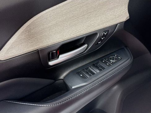 Used 2024 Toyota Grand Highlander FWD image 23