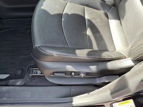 Used 2021 Chevrolet Equinox LT image 18