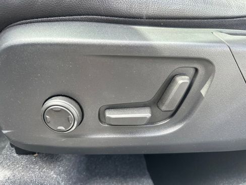 Used 2023 Volvo XC40 B5 Plus w/ Protection Package Premier image 29