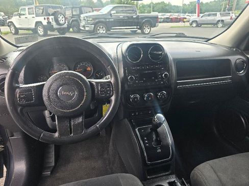 Used 2015 Jeep Patriot Latitude AWD/4WD image 6