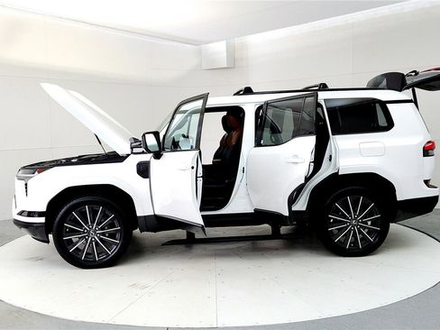 Used 2024 Lexus GX 550 w/ Accessory Package (2T) AWD/4WD image 10