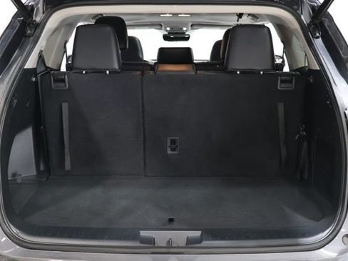 Used 2023 Toyota Highlander XLE FWD image 32