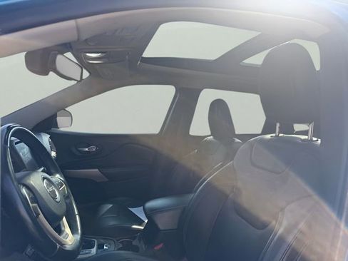 Used 2018 Jeep Cherokee Limited w/ High Altitude Package image 12