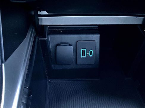 Used 2020 Ford Explorer XLT image 16