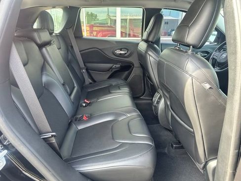 Used 2020 Jeep Cherokee Latitude Plus AWD/4WD image 18