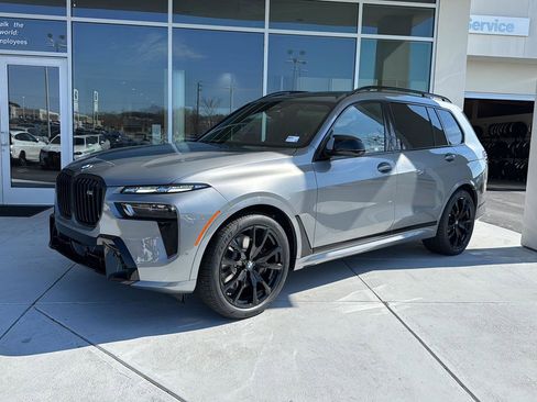 New 2026 BMW X7 M60i image 2