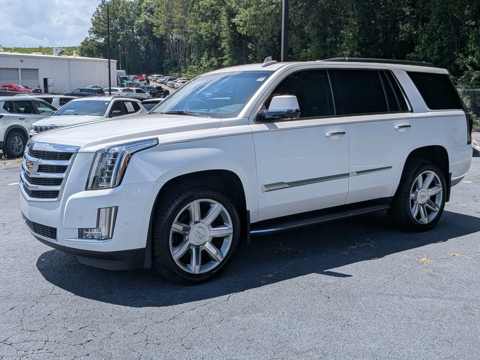Used 2019 Cadillac Escalade Luxury AWD/4WD image 7