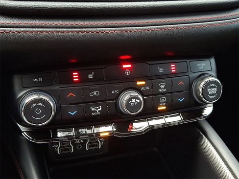 Used 2025 Dodge Durango GT w/ Blacktop Package image 16