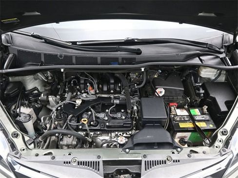 Used 2019 Toyota Sienna L image 48