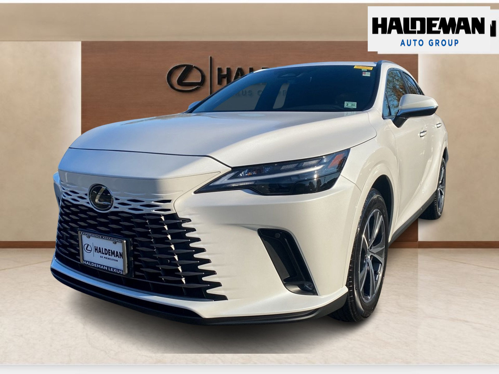 Used 2026 Lexus RX 350h AWD/4WD image 2