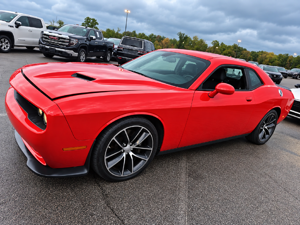 Used 2015 Dodge Challenger R/T Scat Pack RWD image 1
