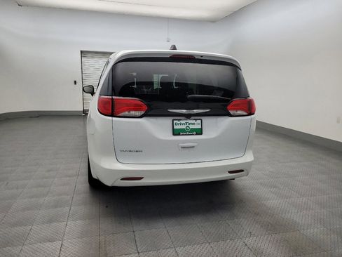 Used 2022 Chrysler Voyager LX FWD image 6