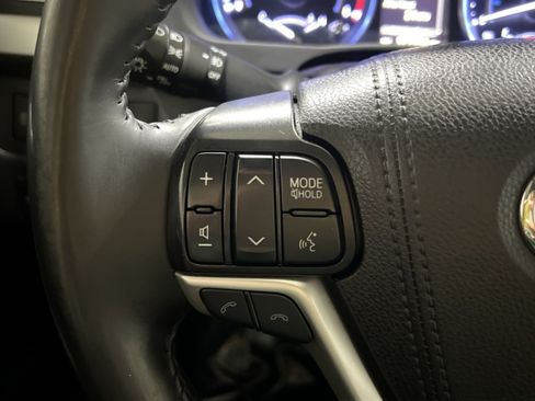 Used 2019 Toyota Highlander XLE AWD/4WD image 18