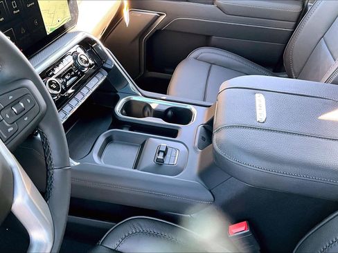 New 2026 GMC Sierra 2500 Denali w/ Denali Reserve Package image 8