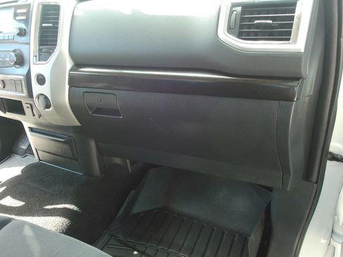 Used 2018 Nissan Titan SV AWD/4WD image 46