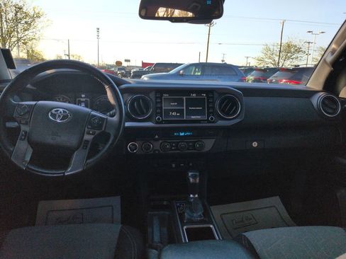 Used 2021 Toyota Tacoma TRD Off-Road image 12