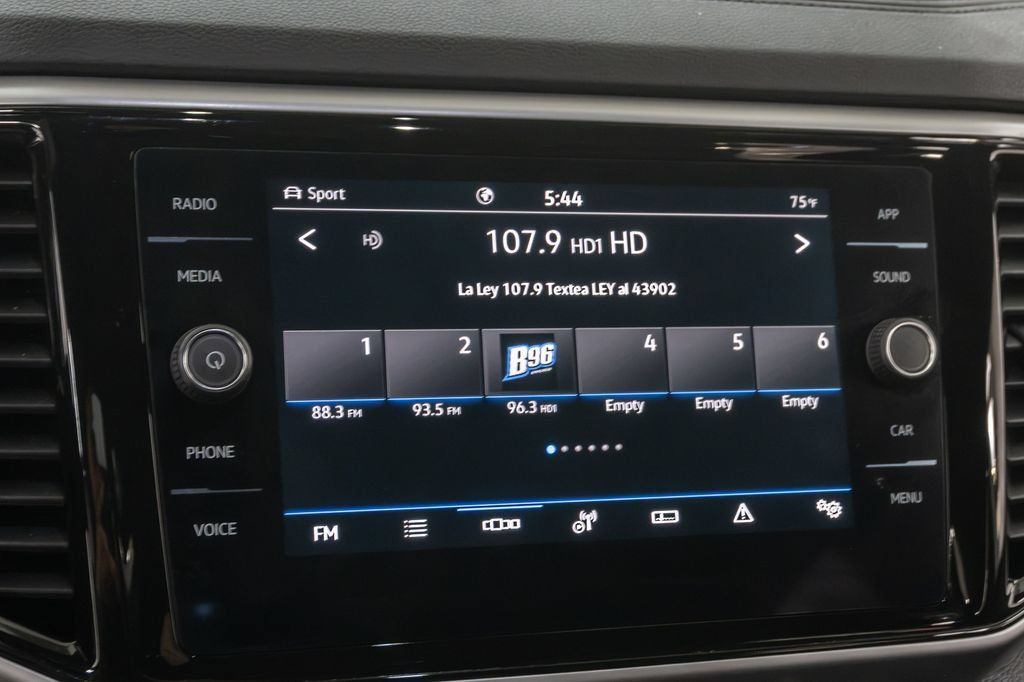Used 2023 Volkswagen Atlas Cross Sport SE w/ Black Wheel Package AWD/4WD image 19