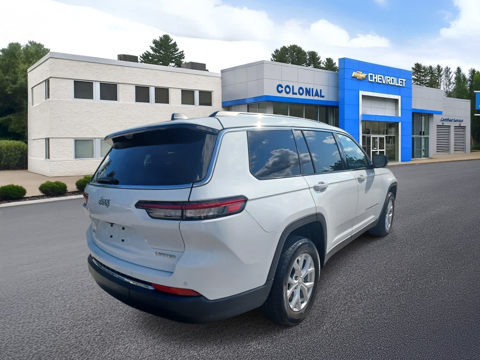 Used 2023 Jeep Grand Cherokee L Limited w/ Luxury Tech Group II AWD/4WD image 4