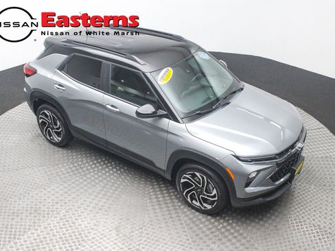 Used 2024 Chevrolet TrailBlazer RS w/ Driver Confidence Package image 3