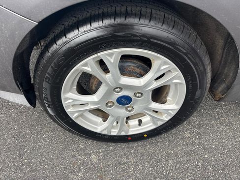 Used 2014 Ford Fiesta SE image 23