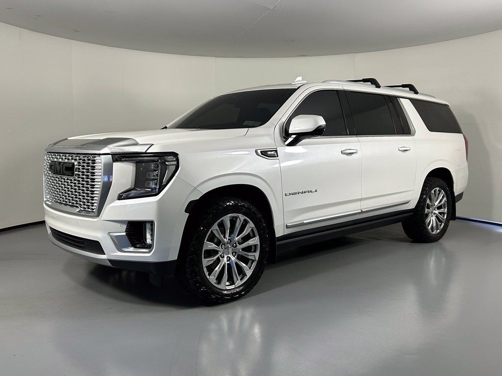 Used 2023 GMC Yukon XL Denali AWD/4WD image 3