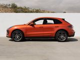 Certified 2025 Porsche Macan image 2