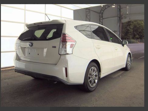 Used 2017 Toyota Prius V Four FWD image 2
