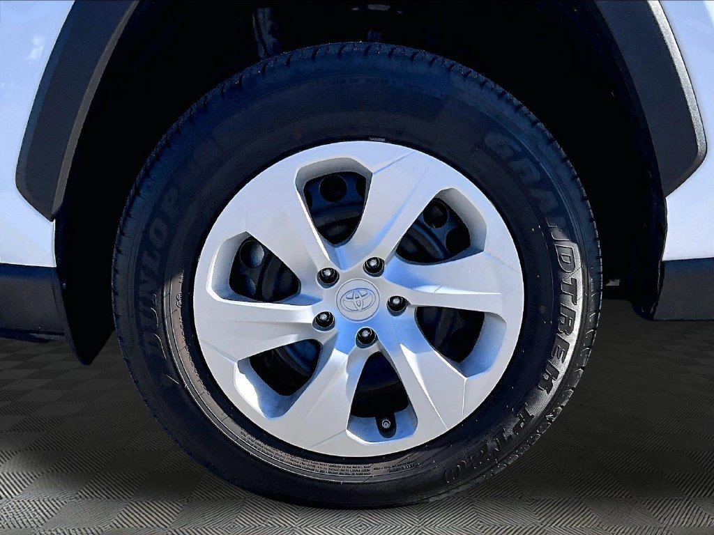 Used 2024 Toyota RAV4 LE AWD/4WD image 7