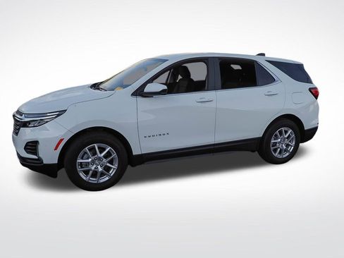 Used 2023 Chevrolet Equinox LT image 2