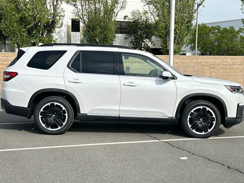 New 2026 Honda Pilot Touring image 3