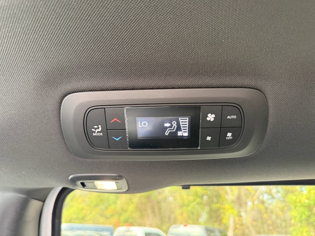 New 2026 Chrysler Pacifica Select FWD image 29