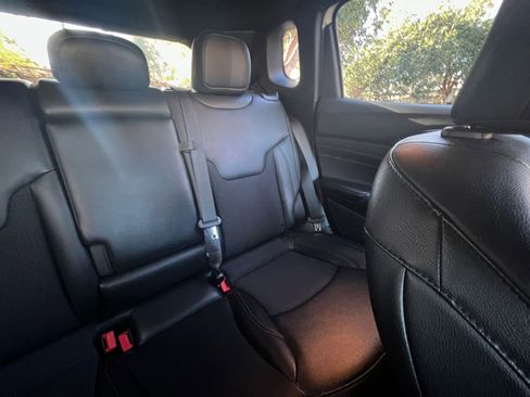 Used 2025 Jeep Compass Trailhawk image 36