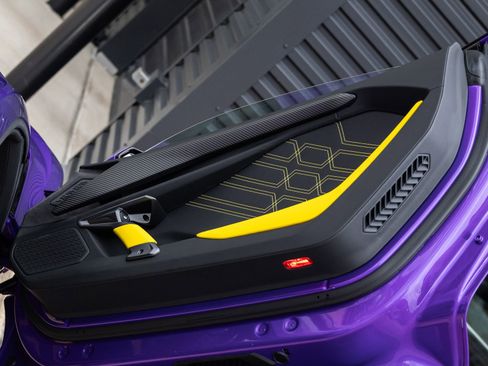 Used 2025 Lamborghini Revuelto AWD/4WD image 40