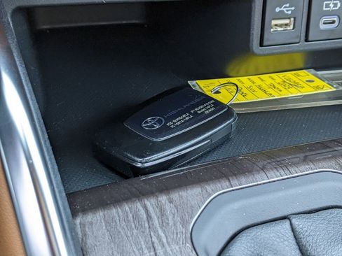 Used 2023 Toyota Highlander Platinum image 19