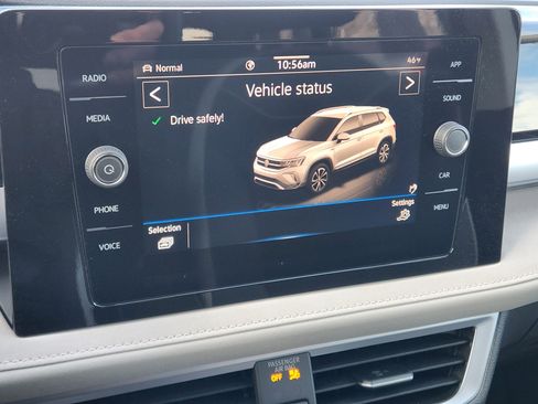 Certified 2025 Volkswagen Taos SE image 29