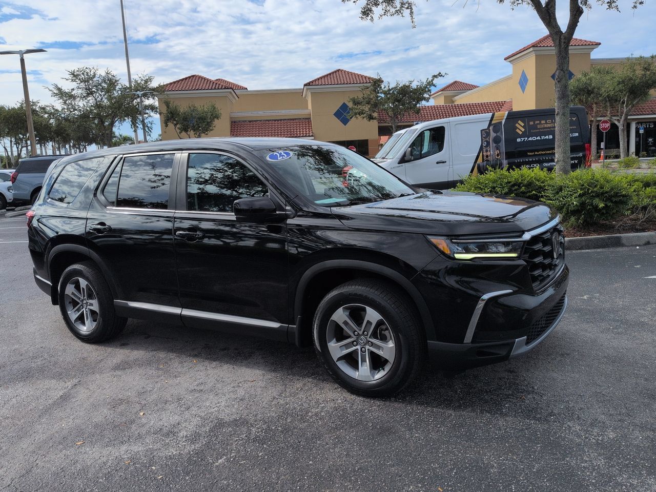 Used 2023 Honda Pilot EX-L image 2