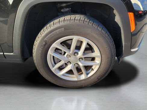 Used 2025 Jeep Grand Cherokee L Laredo RWD image 29