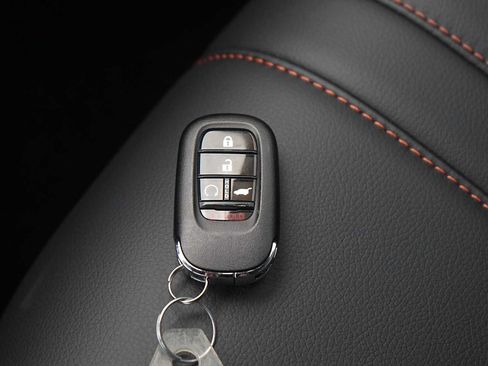 Used 2025 Honda Pilot TrailSport image 28