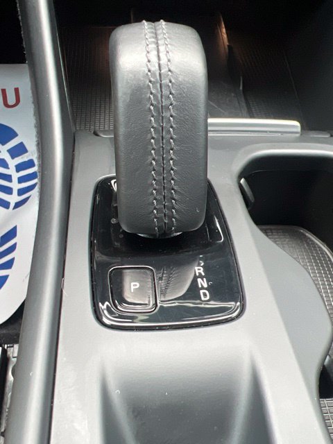 Used 2020 Volvo XC40 T4 Momentum FWD image 15