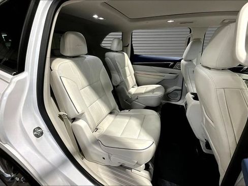 Used 2025 Buick Enclave Avenir w/ Super Cruise Package FWD image 23